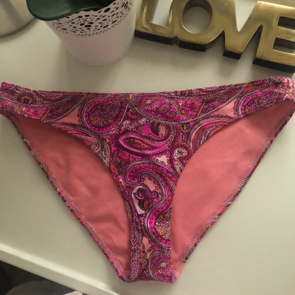 New swim bikini bottoms/ size 8/ paisley print
